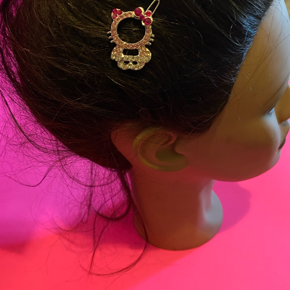 🌸 Hello kitty rhinestone hair clip 🌸 - Picture 7 of 7